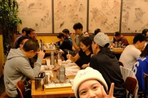 深夜吃烤肉不自律？解说：杨瀚森还不会当明星 照片就不该被拍到