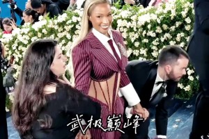 价值上亿的镜头！詹嫂萨瓦纳领衔众星出席Met Gala活动~